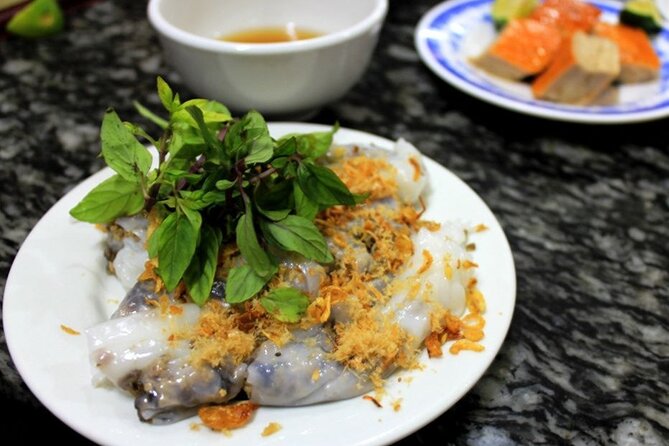 Small Group Hanoi Street Food Walking Tour with Local Guide - Why this food walk works well on a first evening