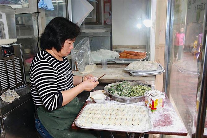 Small Group Kowloon Michelin Rated Street Food and Culture Tour - What the food quantity and quality are really like