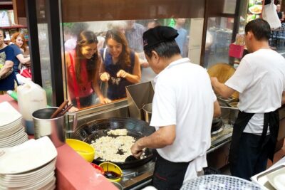 Small Group: Michelin and Local Hawker Food Tour with 9 tastings