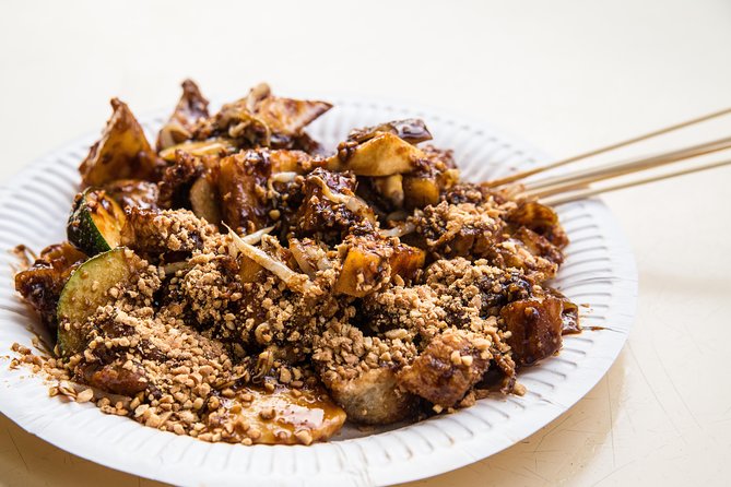 Small Group: Michelin and Local Hawker Food Tour with 9 tastings - Sago Street and the Street of the Dead