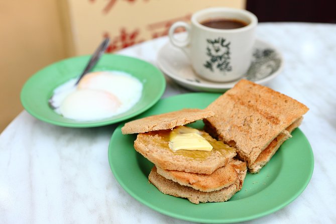 Small Group: Michelin and Local Hawker Food Tour with 9 tastings - Chinatown Street Market and Chinatown Complex