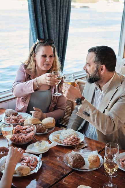 Stockholm All-You-Can-Eat Shrimp or Tacos Cruise & Coverband - From archipelago views to live cover bands