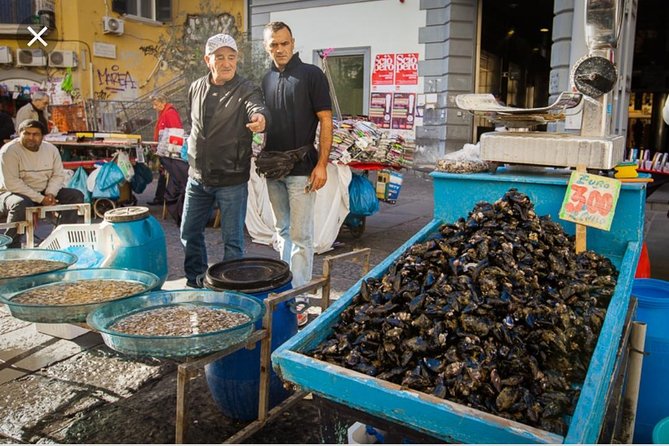 Street food in Naples with 6 Stops and Limoncello - How much food do you really get?
