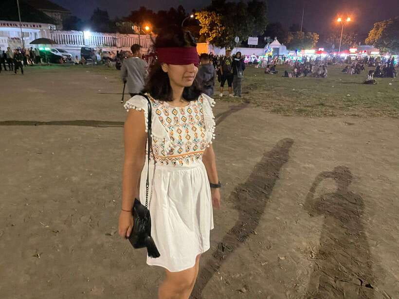 Street Food Tasting by Walking - Walking past Benteng Vredeburg and Gedung Agung