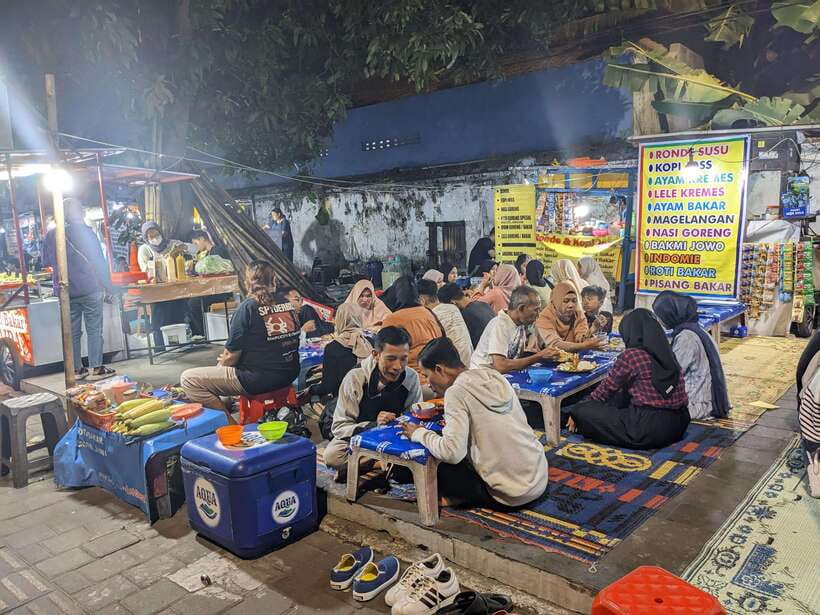 Street Food Tasting by Walking - Flexible guiding can change the timing
