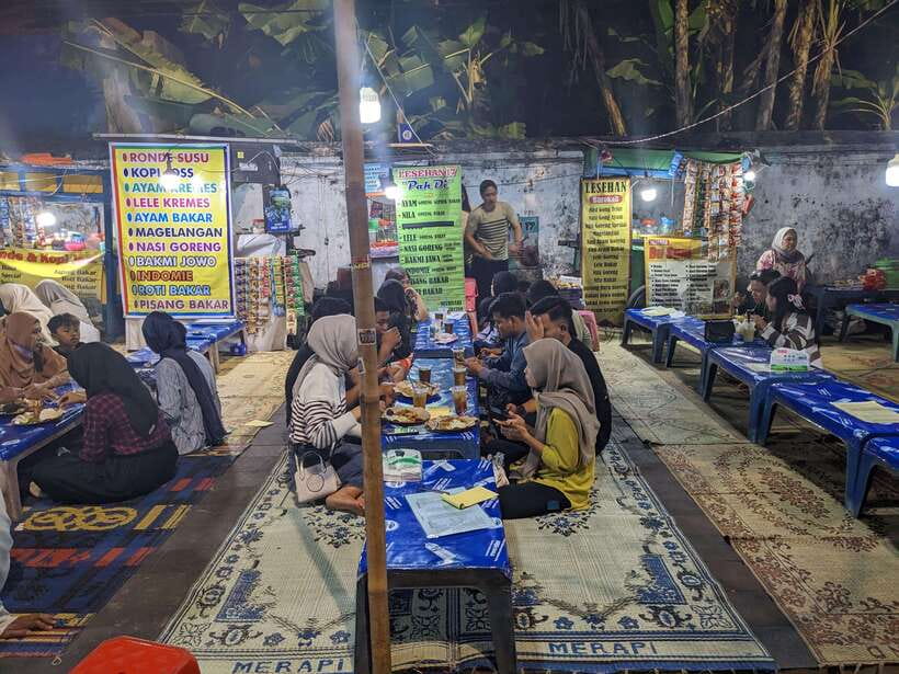 Street Food Tasting by Walking - Who should book this evening walk