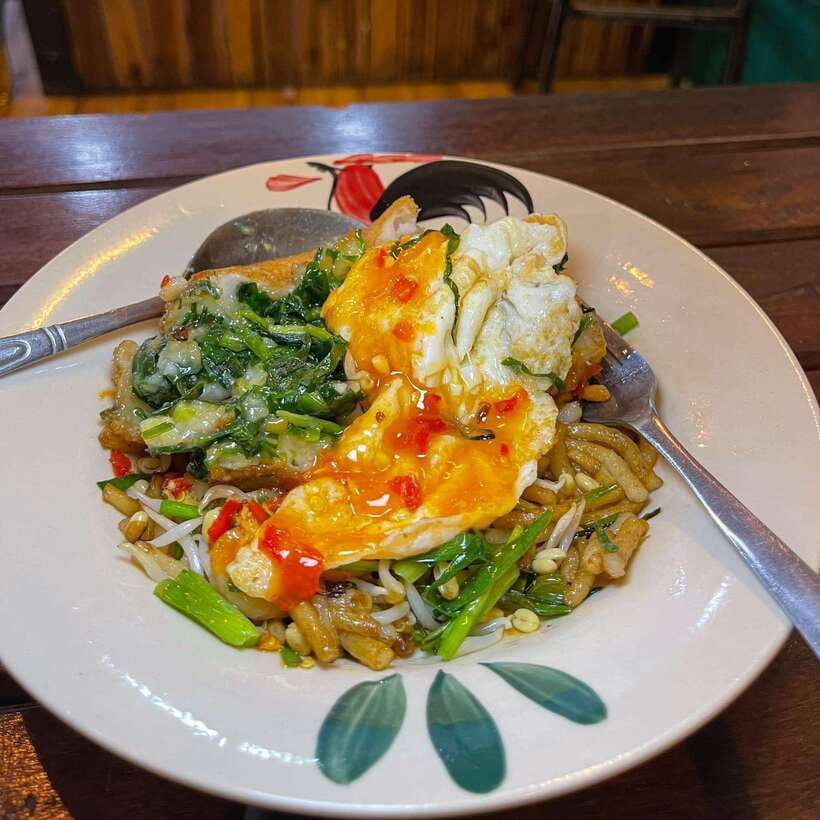 Street Food Tour and Phare Circus with Tuk-Tuk Transfers - Phum Num Banh Chok and Cambodia’s famous noodle soup
