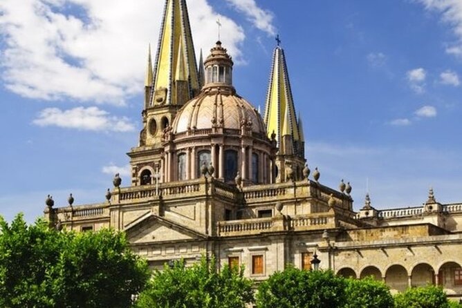 Street Food Tour in Guadalajara with a Local Guide - Teatro Degollado: an elegant photo stop