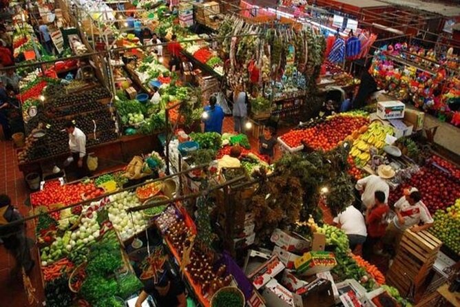 Street Food Tour in Guadalajara with a Local Guide - Guadalajara Cathedral: a change of pace after the market
