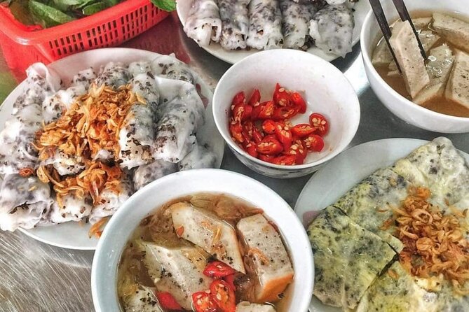 Street Food Tour with a Guide - What the private student guide adds