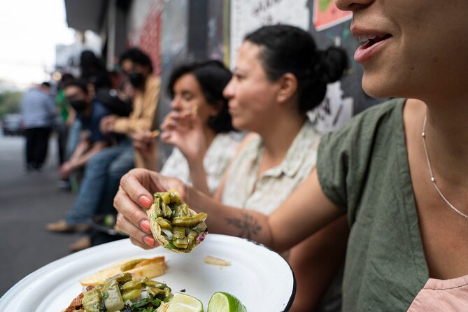 Street Food Tour with Friends - Chapultepec: a green break in the city