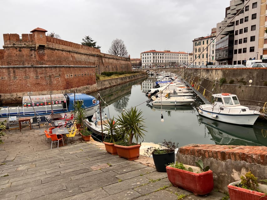 Street Food Walking Tour: Discover Livorno’s Local Flavors - The First Hour: Streets, Canals, and Local Context