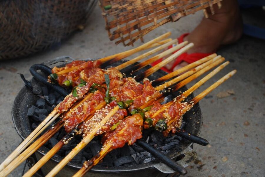 Street Food Walking Tour in Hoi An with 5 Local Tastings - Five Hoi An foods in two and a half hours