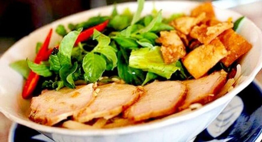 Street Food Walking Tour in Hoi An with 5 Local Tastings - Grilled pork and the practical side of street food