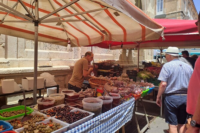 Syracuse Ortigia - Sicilian Street Food Tour by Do Eat Better - Impanata in Piazza Archimede