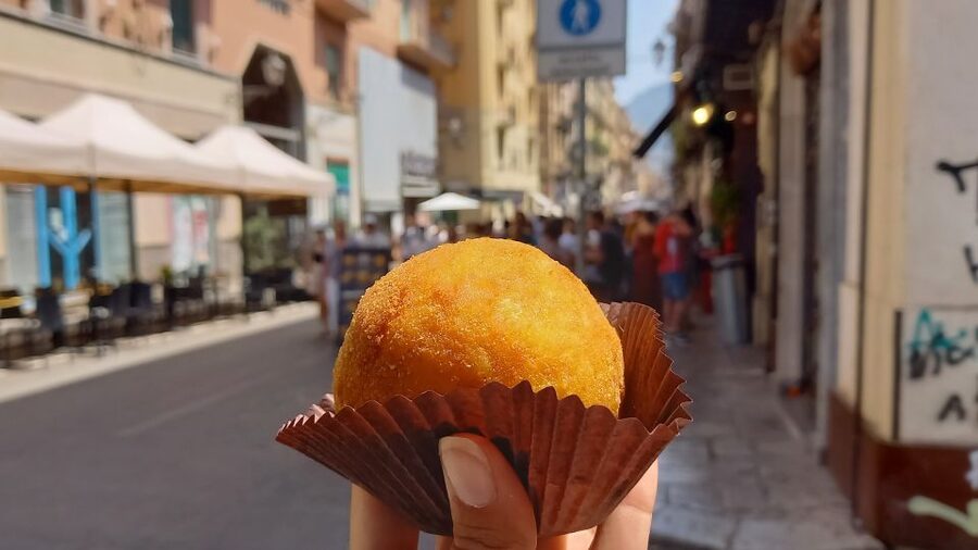 Syracuse: Street Food Walking Tour in Ortigia with Tastings - Summer seafood in a paper cone