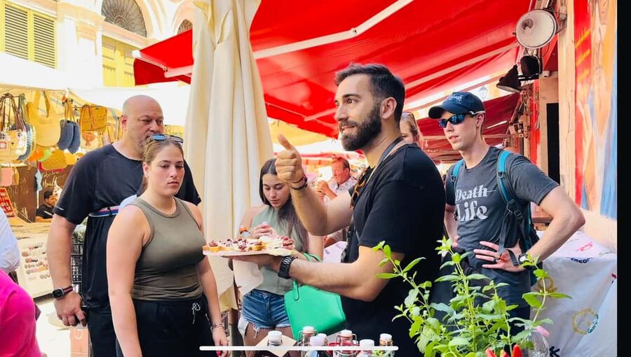 Syracuse: The Street Food Tour in Ortigia with a Local Guide - Fresh ricotta, mozzarella, and the famous panino