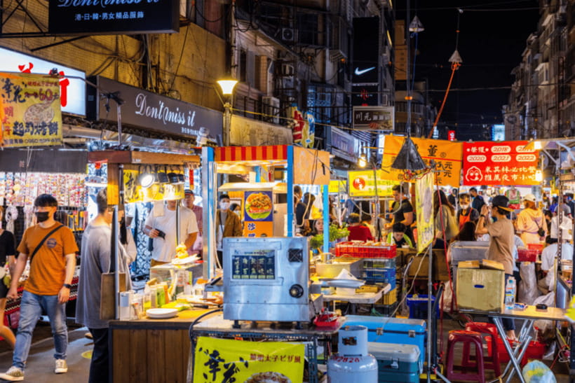 Taipei: 2-Hour Raohe Night Market Walking Tour - The temple before the food stalls