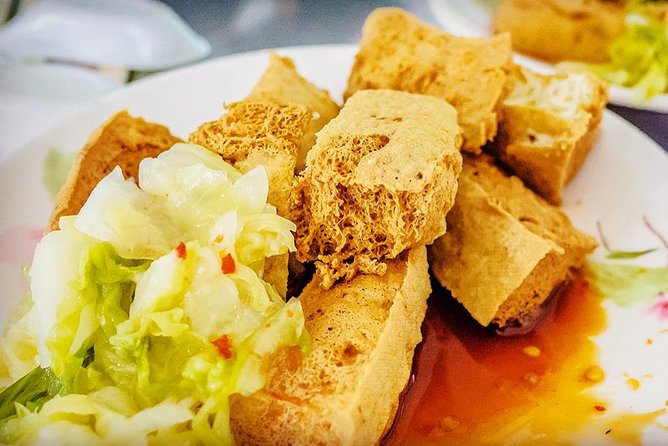 Taipei Food Tour: Night Market & Convenience Store(Food Included) - The 7-Eleven stop is more useful than it sounds