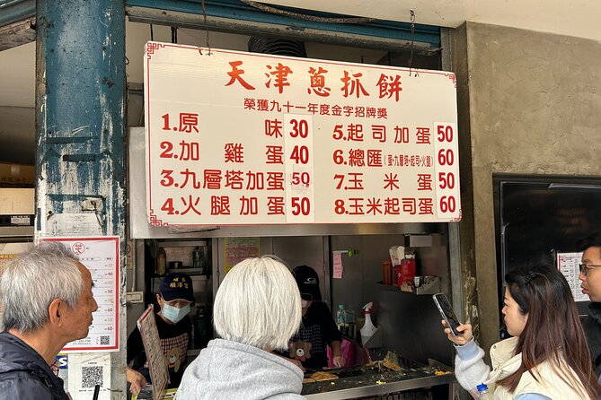 Taipei Hidden Eats, Market & Street Food Tour with 8+ Tastings - Shida Road: small vendors and the first bites