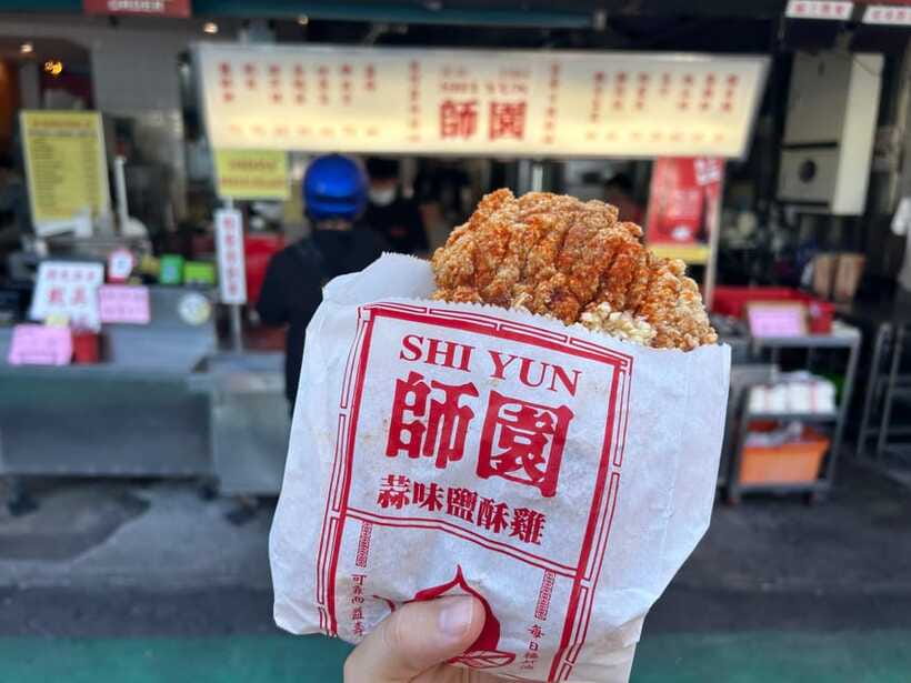 Taipei: Street Food & Hidden Eats Night Market Food Tour - Yongkang Street: bubble tea, rice, and meatballs