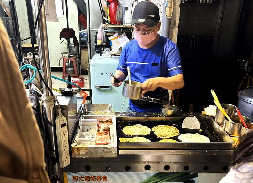 Taipei: Street Food & Hidden Eats Night Market Food Tour - What the guide adds beyond the food