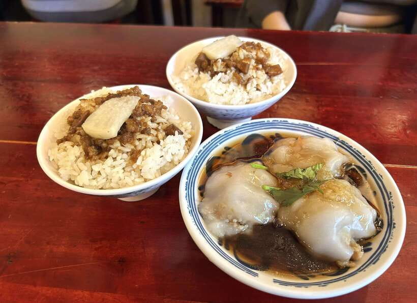 Taipei: Street Food & Hidden Eats Night Market Food Tour - Starting at Taipower Building Station