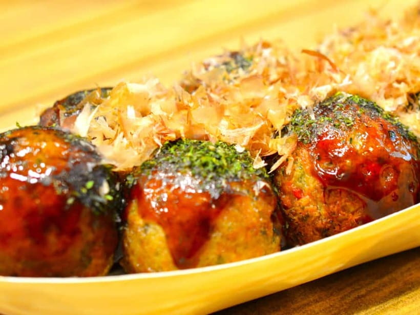 Takoyaki cooking experience in Kabukicho, Shinjuku - Why the small group matters