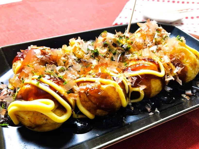 Takoyaki cooking experience in Kabukicho, Shinjuku - The people side of the experience