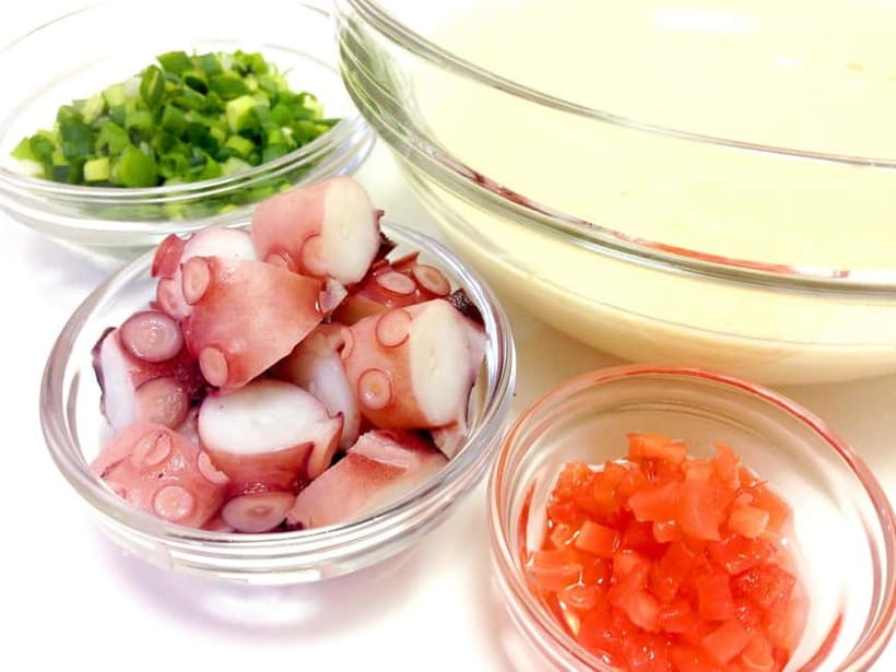 Takoyaki cooking experience in Kabukicho, Shinjuku - What happens during the one-hour class