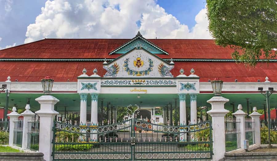 Taman sari water castle, sultan palace & local food tasting - Starting at Alun Alun Yogyakarta