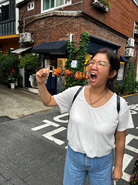Taste hidden street food in Seoul with a 2.5h food tour - A small group with English and French support