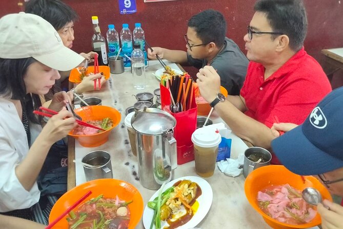 Taste of Chiang Mai: Michelin Guide Street Food Small Group 2Hr - What the guide adds beyond the food