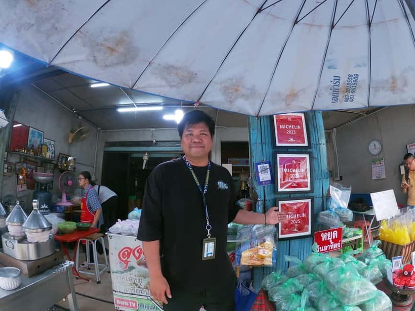Taste of Chiang Mai: Michelin Guide & Street Food Tour - The walk to Warorot Market and Kad Luang