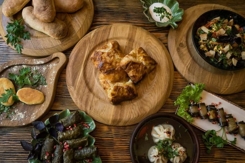Tbilisi: Street Food & Sightseeing Tour with Local Markets - What the guides add to the experience