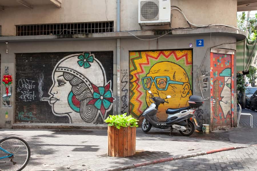 Tel Aviv: Carmel Market & Tel Aviv Tour with Tastings - Nahalat Binyamin, where murals meet city history