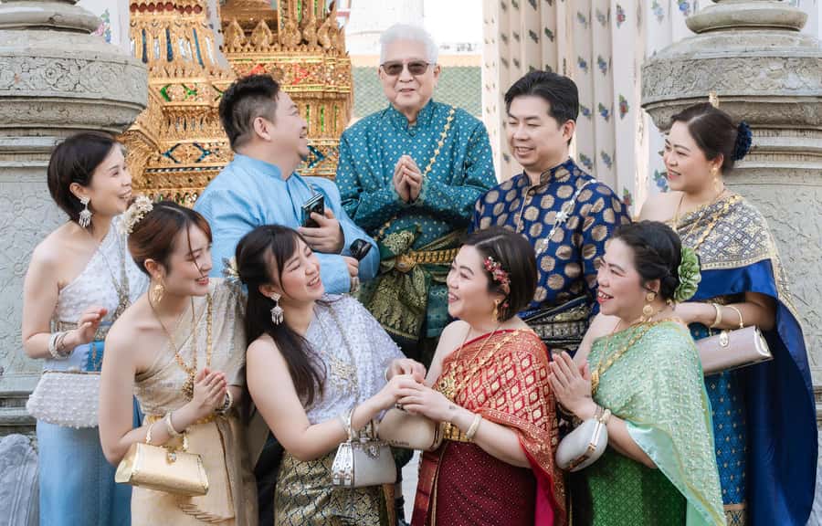 Thai Costume Photographer at Wat Arun/Pho in Bangkok - Why Wat Arun makes such a good photo studio