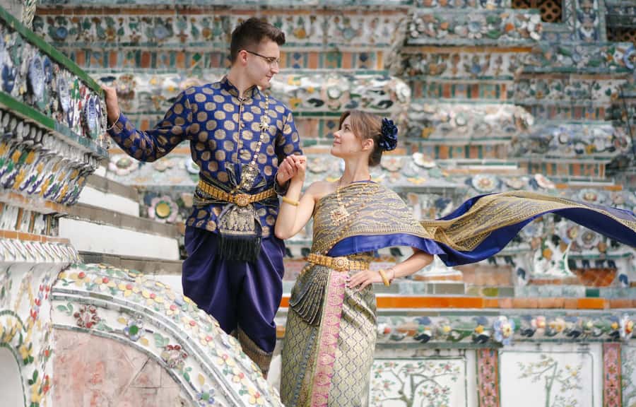 Thai Costume Photographer at Wat Arun/Pho in Bangkok - The Wat Arun session, one hour of temple portraits