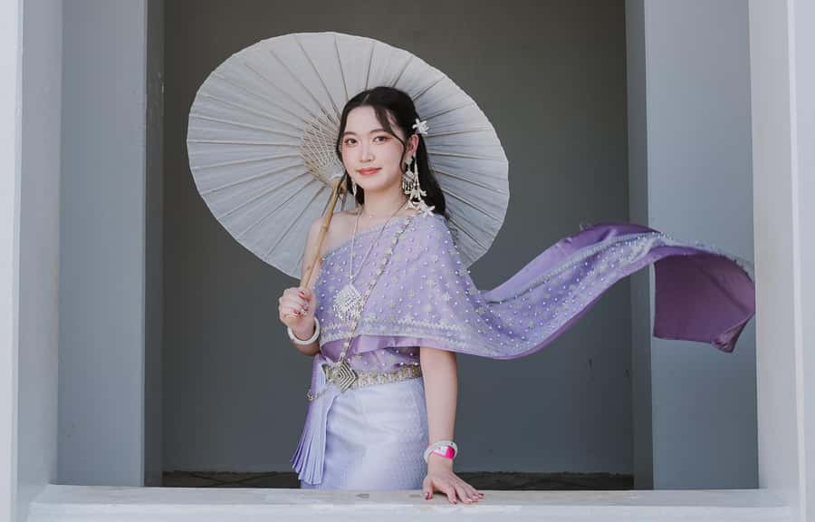 Thai Costume Photographer at Wat Arun/Pho in Bangkok - Adding Wat Pho and the rest of old Bangkok