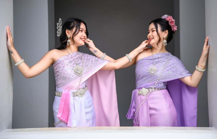 Thai Costume Photographer at Wat Arun/Pho in Bangkok - What you actually receive after posing