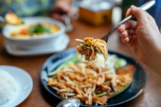 The 10 Tastings of Chiang Mai With Locals: Private Street Food Tour - Why the private format matters