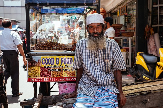 The 10 Tastings of Colombo With Locals: Private Street Food Tour - Samosas near Kayman’s Gate