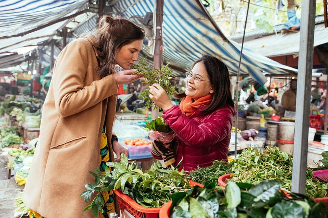 The 10 Tastings of Hanoi With Locals: Private Street Food Tour - Classic pho on Hàng Vải