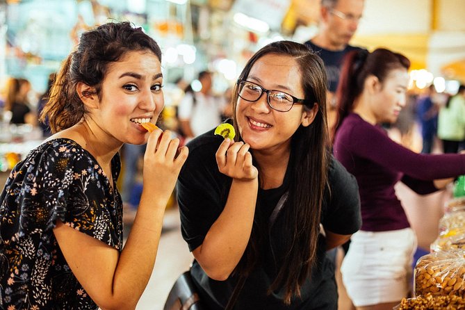 The 10 Tastings of Ho Chi Minh City With Locals: Private Street Food Tour - Sugar cane juice near Independence Palace