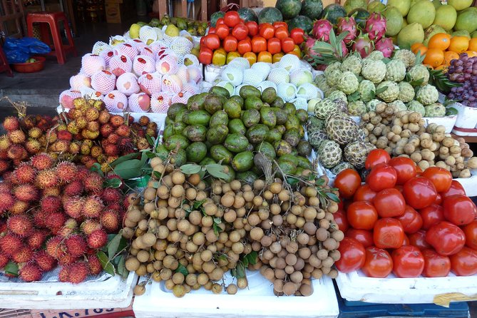 The 10 Tastings of Hoi An: Private Street Food Tour - Central Market, seasonal fruit, and everyday Hoi An