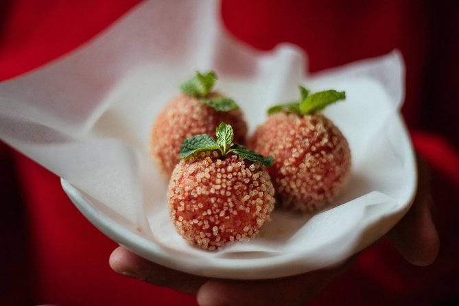 The 10 Tastings of Hong Kong With Locals: Private Street Food Tour - Graham Street Market and handpicked fruit