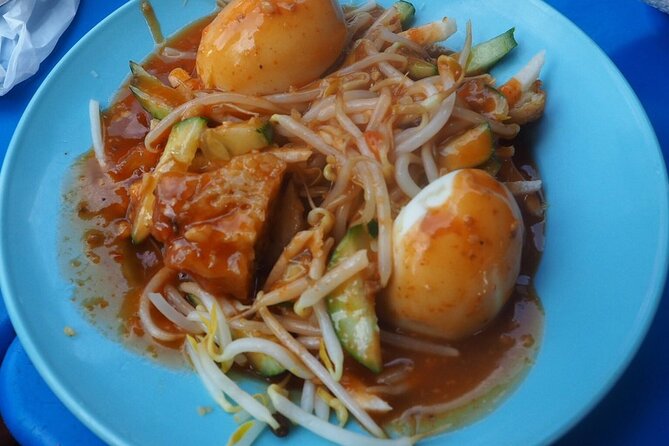 The 10 Tastings of Kuala Lumpur With Locals: Private Street Food Tour - The final food stops and local favorites