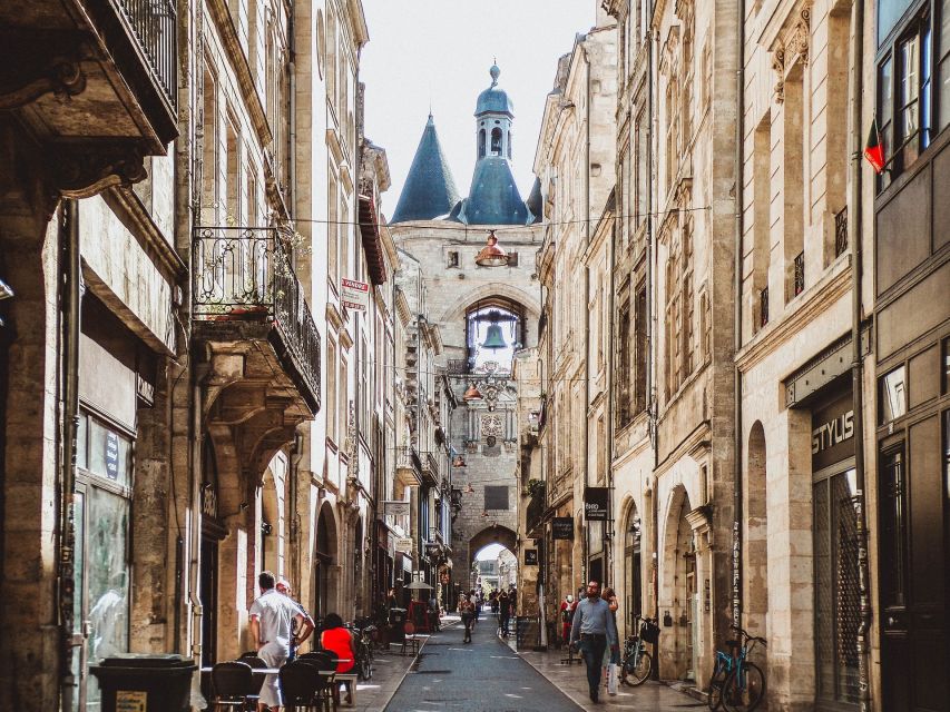 The Ultimate Bordeaux Food Tour: Full Meal & Fine Wines - From Bordeaux City Hall to the first substantial food stop