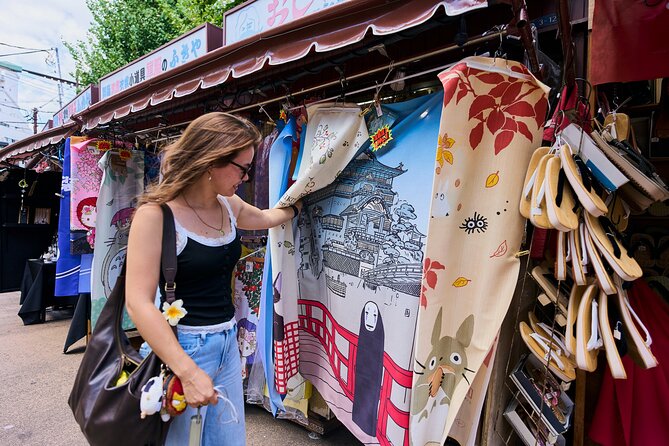 Tokyo: Asakusa & Sensoji ー Oldest Temple Walking Tour (2hrs) - A local shopping street and old-fashioned snacks
