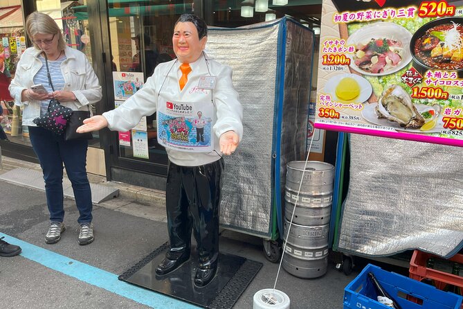 Tokyo Food Tour Taste Fresh Delights at Tsukiji Market - The pace, crowd, and group size